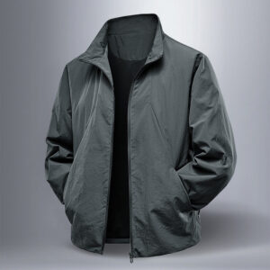 windproof and waterproof zip up jacket that pairs perfectly with any outdoor sport